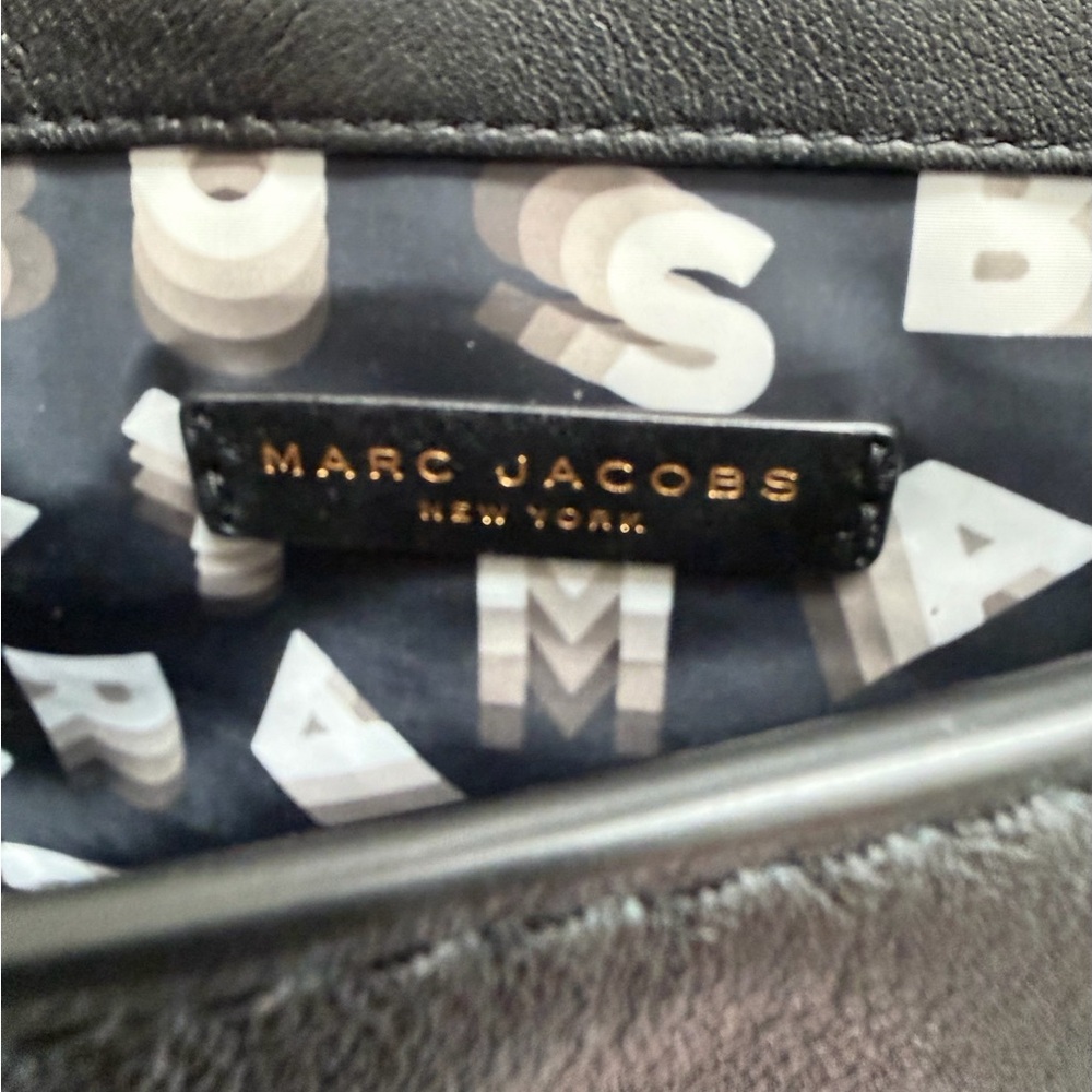 NWOT  Marc Jacobs Black Crossbody with Gold Chain - Picture 7 of 8